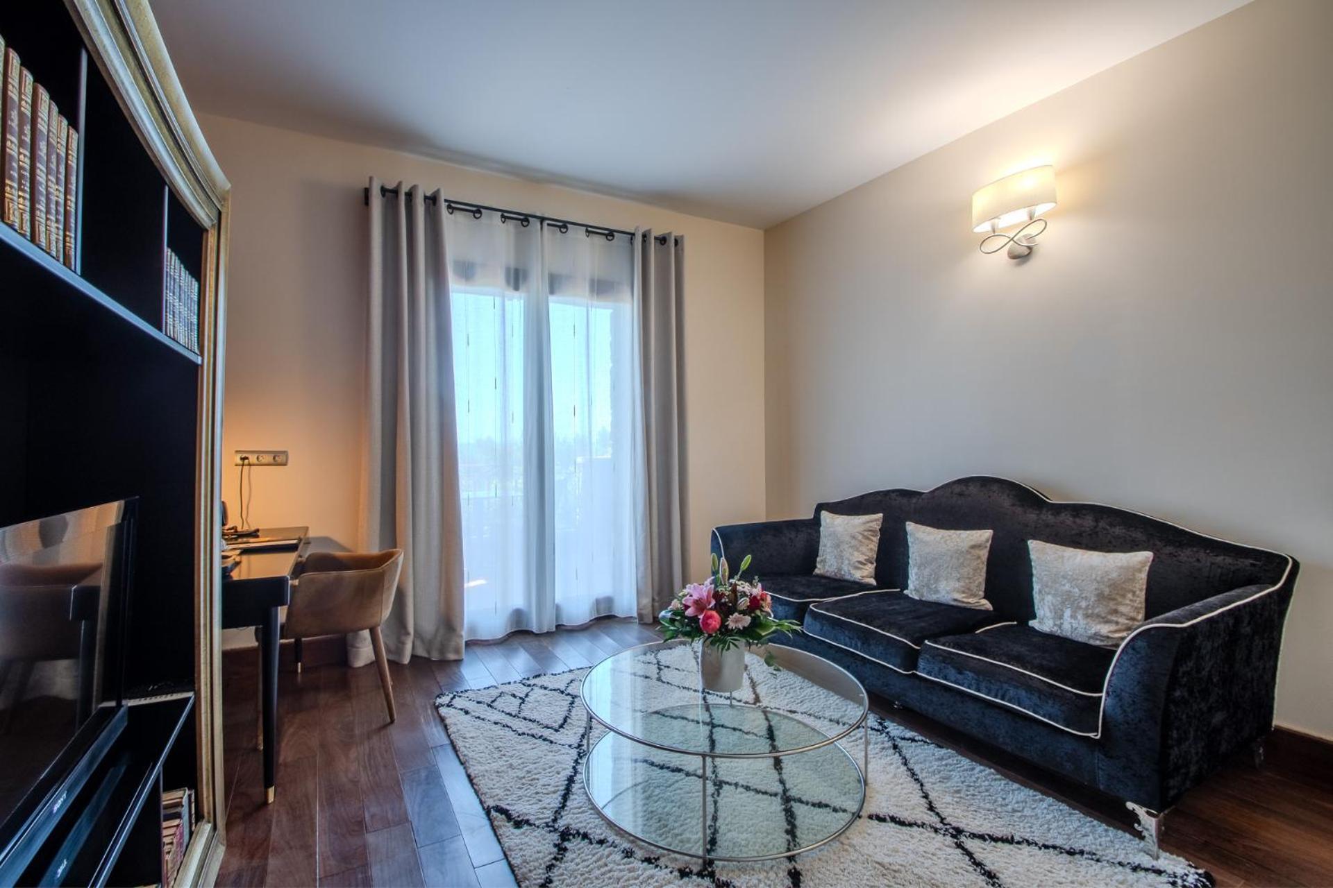 Hotel Demeure Loredana Сен-Флоран Экстерьер фото
