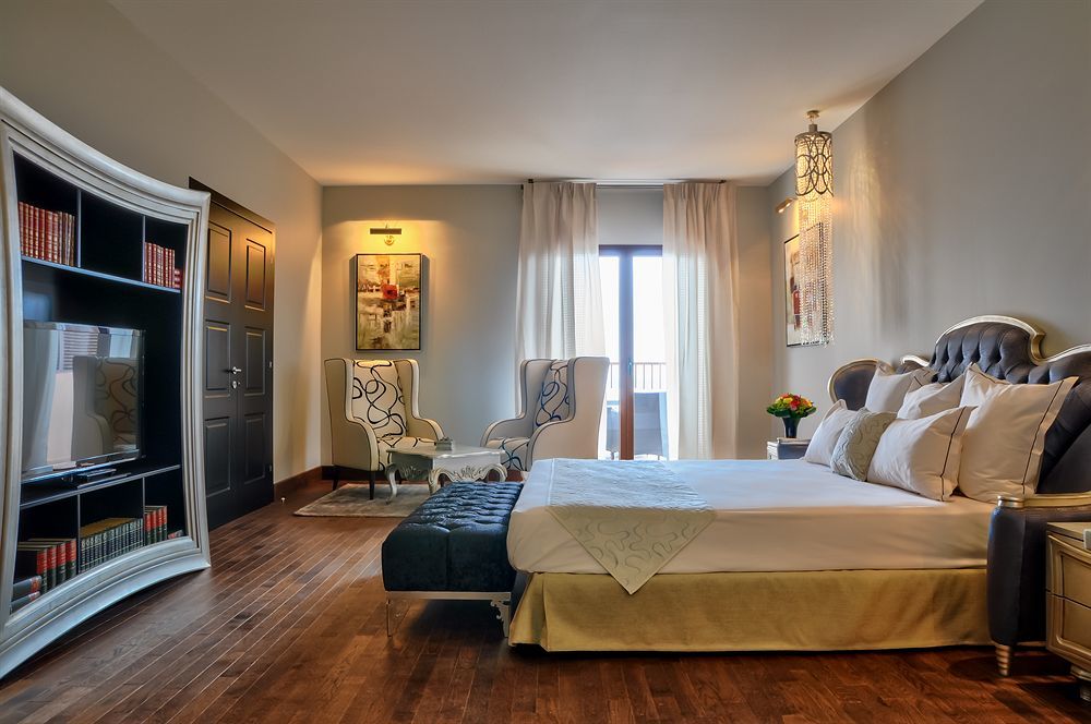 Hotel Demeure Loredana Сен-Флоран Экстерьер фото